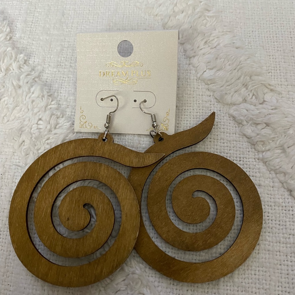 DREAM PLUS WOODEN SWIRL EARRINGS NEW